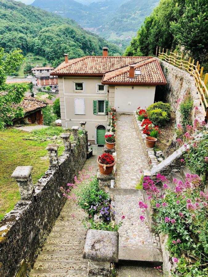 La Casa Sulla Collina Del Castello Villa Breno Eksteriør billede