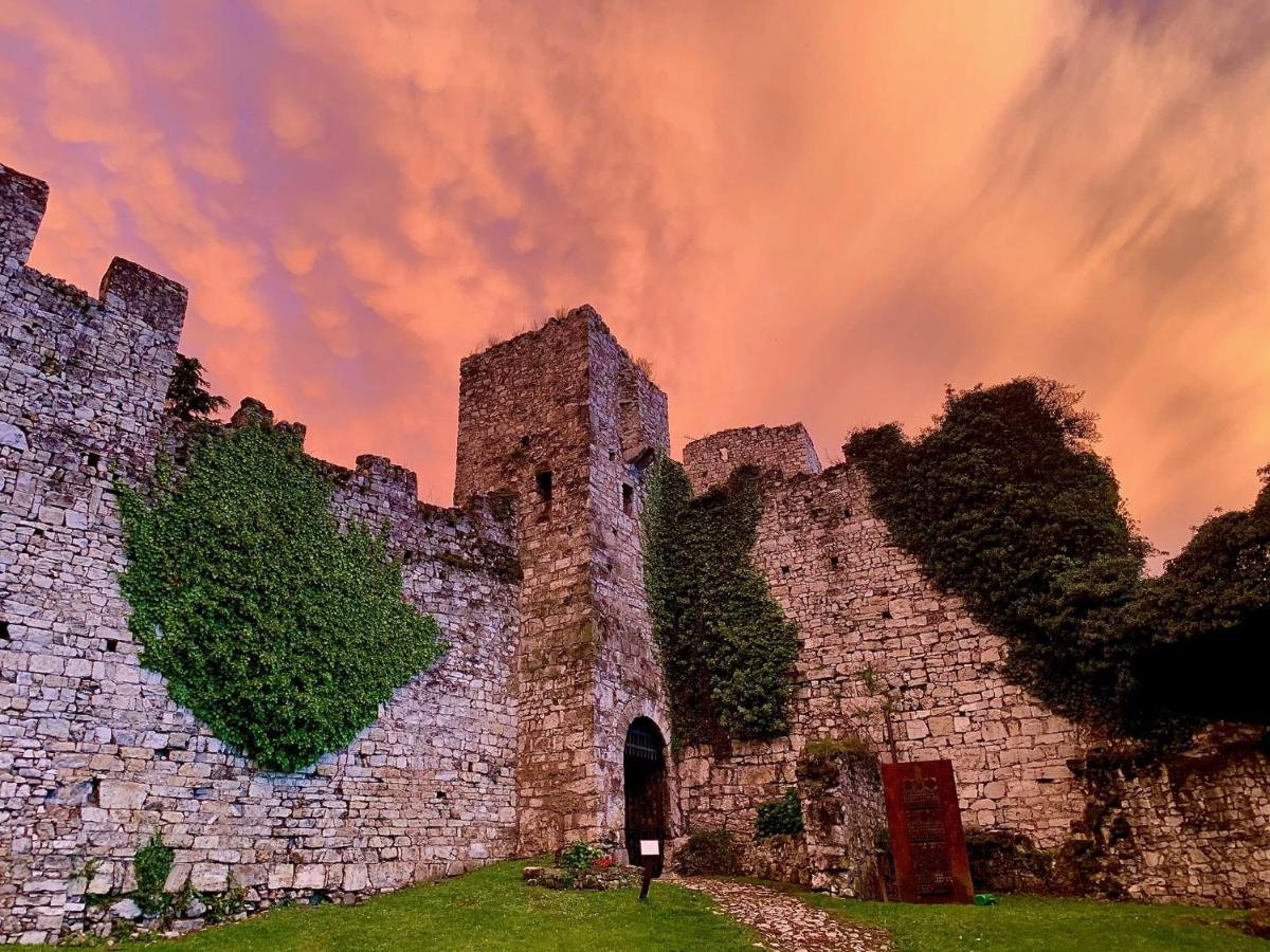 La Casa Sulla Collina Del Castello Villa Breno Eksteriør billede