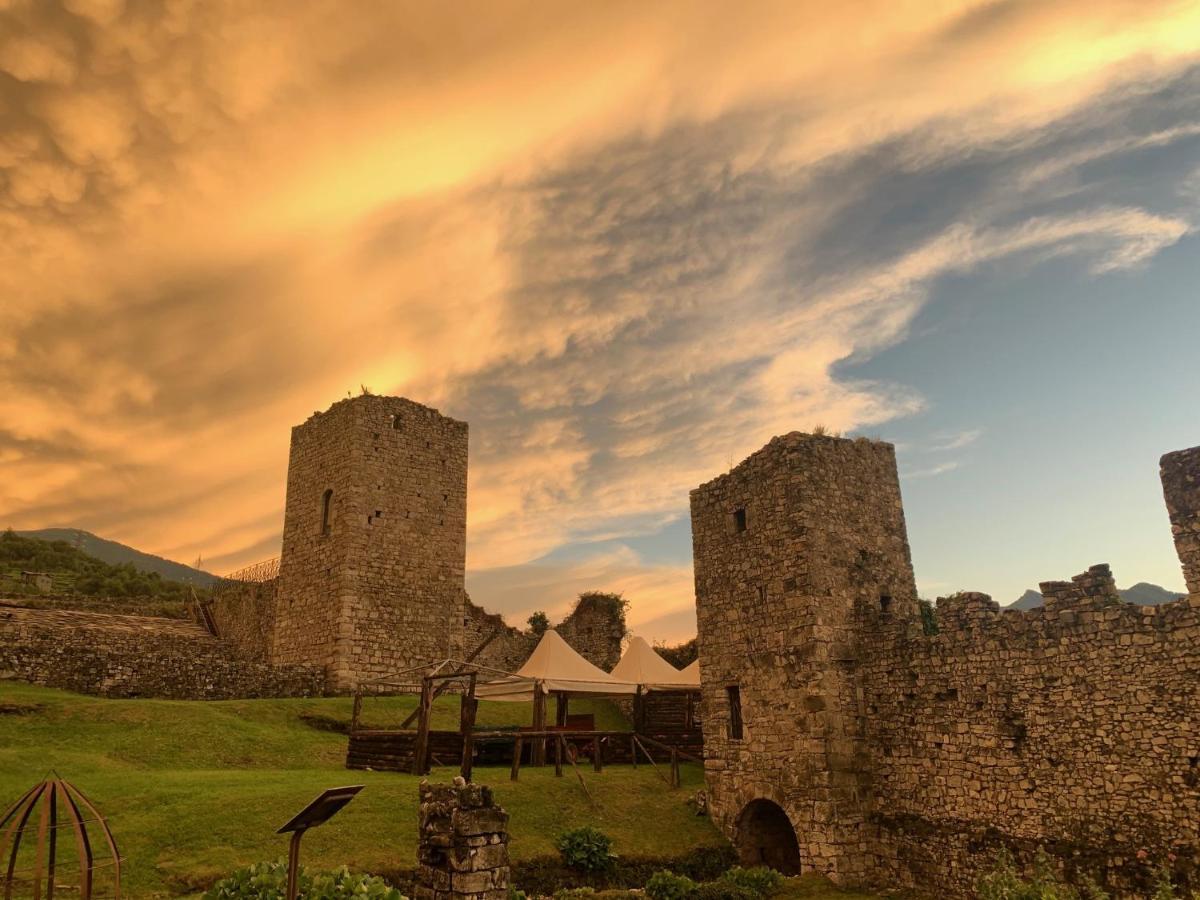La Casa Sulla Collina Del Castello Villa Breno Eksteriør billede