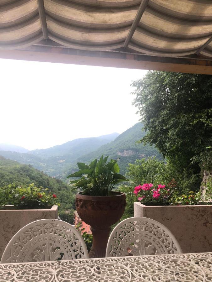 La Casa Sulla Collina Del Castello Villa Breno Eksteriør billede