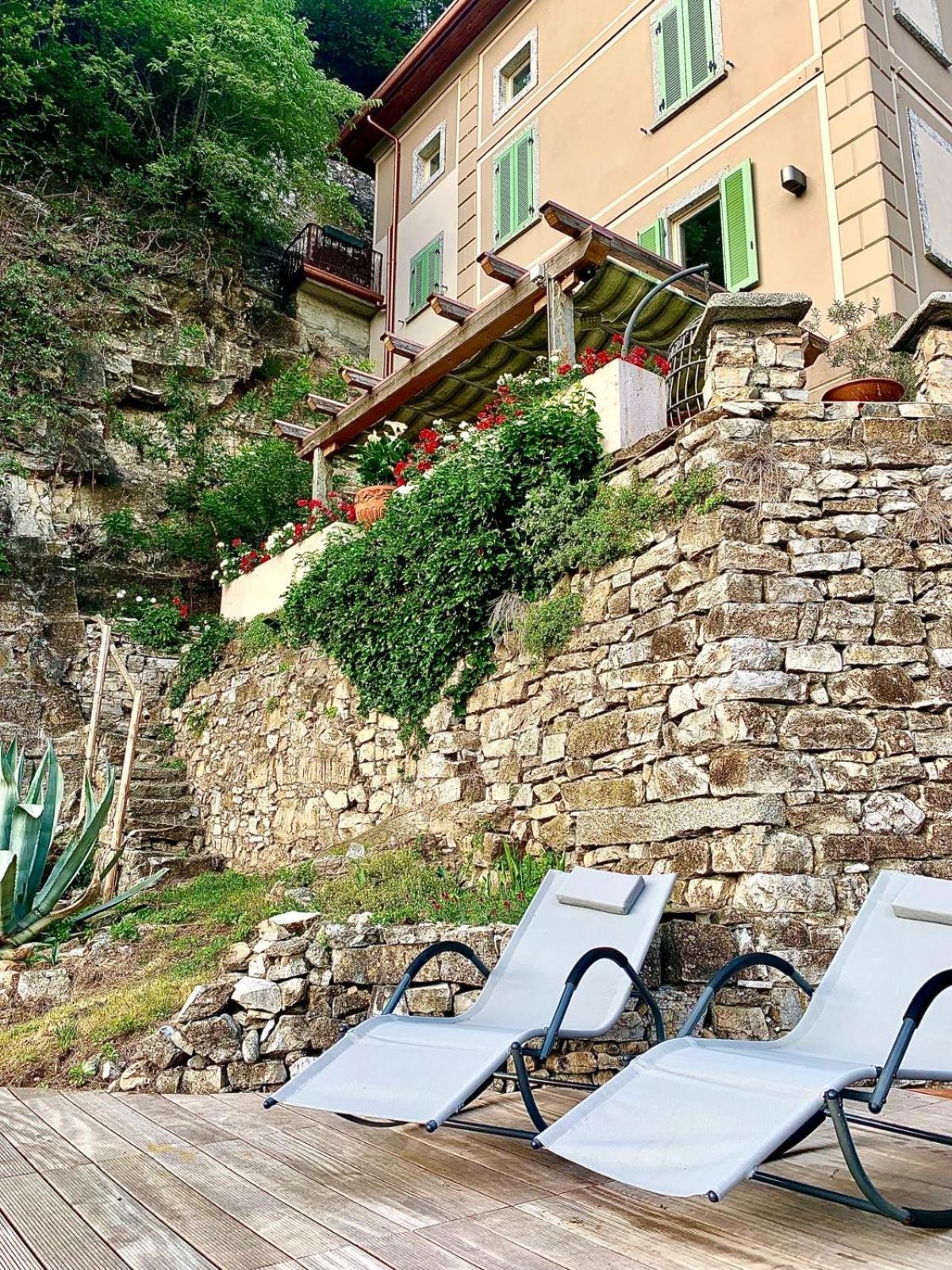 La Casa Sulla Collina Del Castello Villa Breno Eksteriør billede